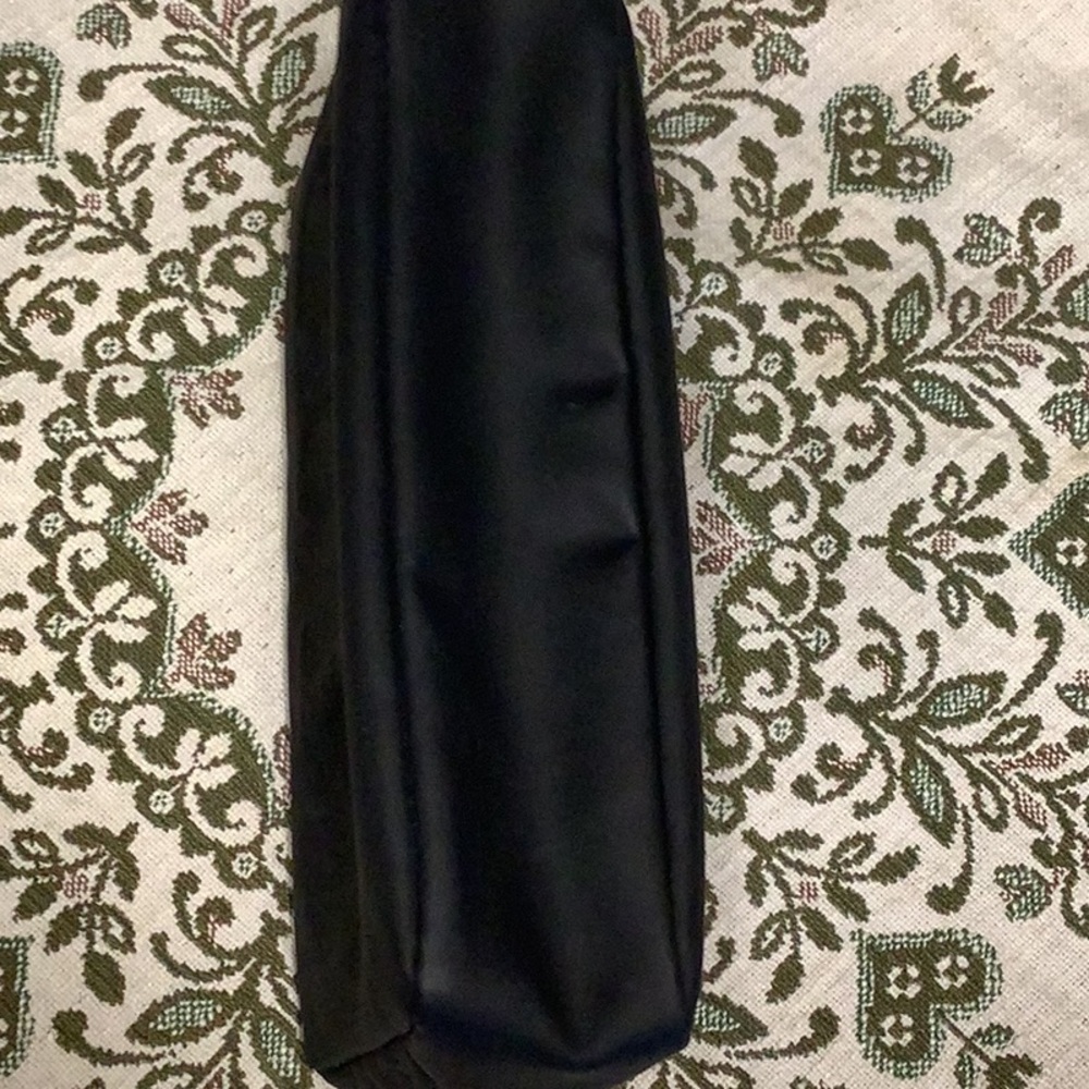 Valentino Garavani Black Dopp Elegant Case with Logo - Picture 5 of 9